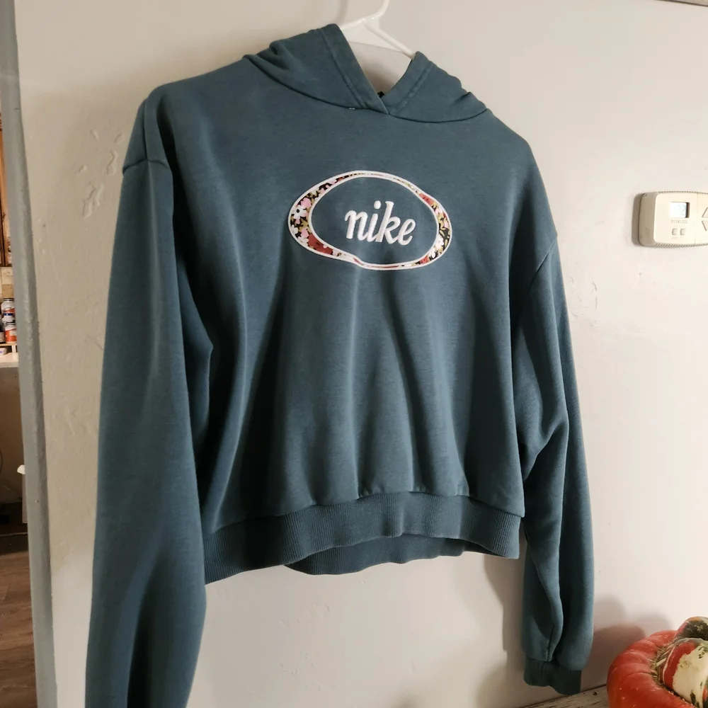 Nike Floral Logo Cropped Hoodie Women's Small Blue